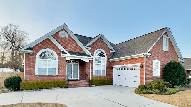 Building Photo - 423 Sterling Dr
