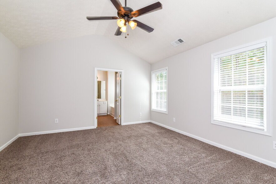 Building Photo - 425 Clairidge Ln SW