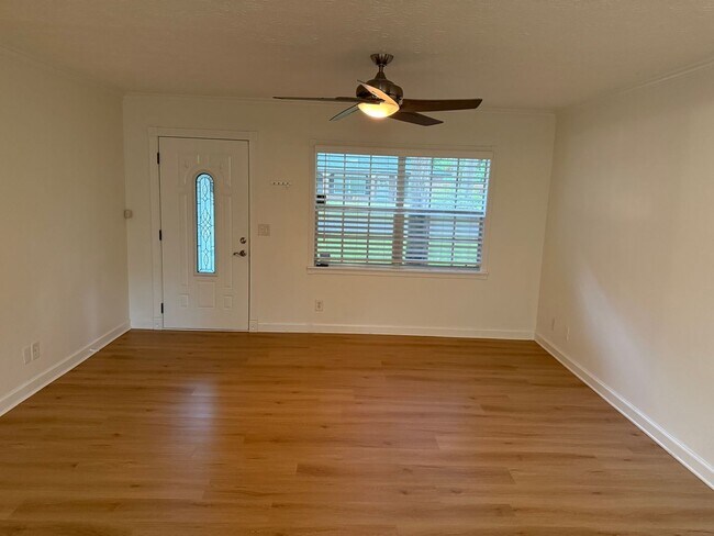 Building Photo - Mandarin Brick Home on nice lot