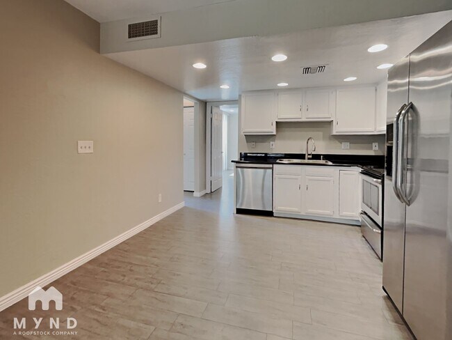 Building Photo - 930 S Dobson Rd