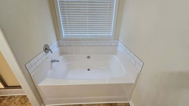 Building Photo - 2126 Crown Park Dr