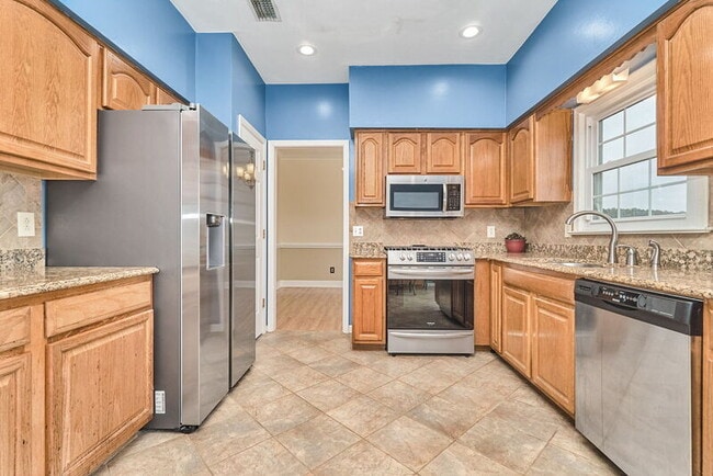 Building Photo - 625 Creekwood Dr