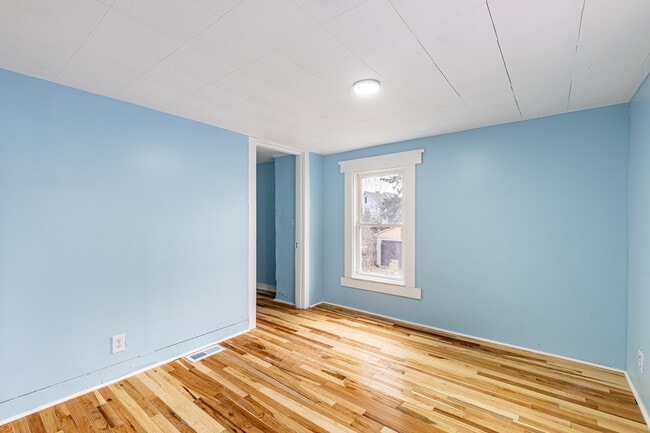 Building Photo - 83 Ridgeway Ave