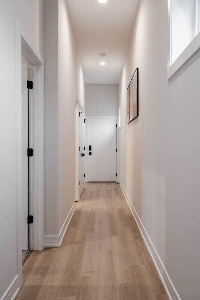 Building Photo - 3723 S Giles Ave