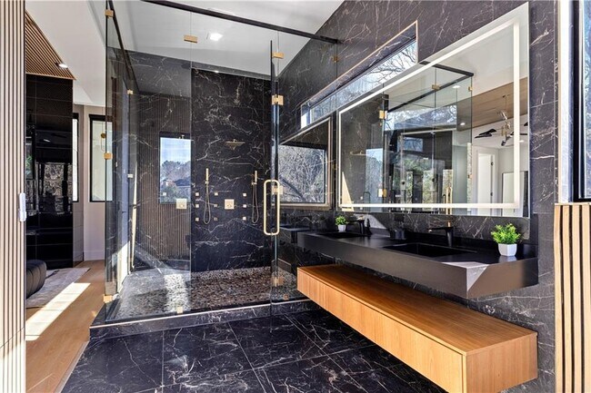 Building Photo - 3600 Lower Roswell Rd