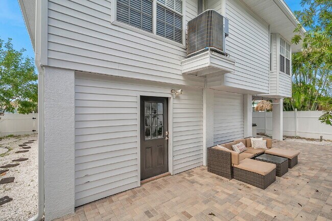 Building Photo - FURNISHED AVAILABLE JANUARY 2026. Beach Re...