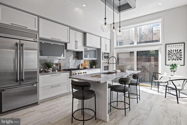 Building Photo - 2106 Spring St