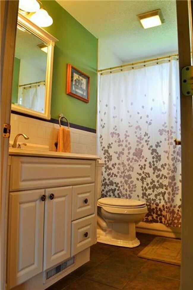 Building Photo - 5Bed | 2bath Home in West Mifflin, PA