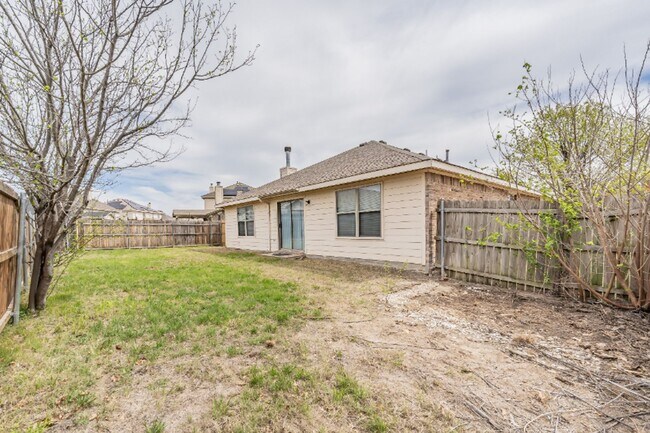 Building Photo - 636 Saddleway Dr