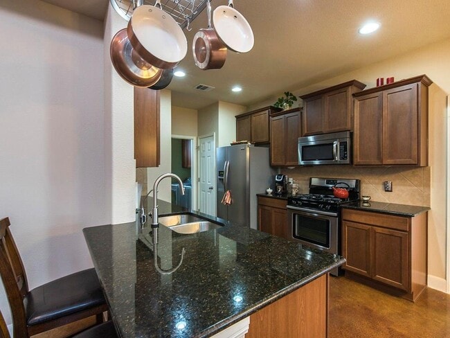 Building Photo - 1553 Twin Cove