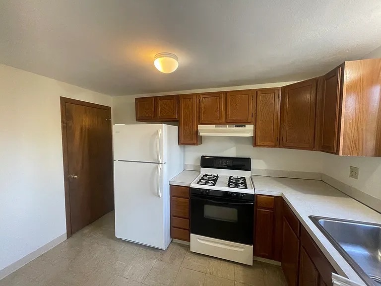 Kitchen - 9 Gillan Ave