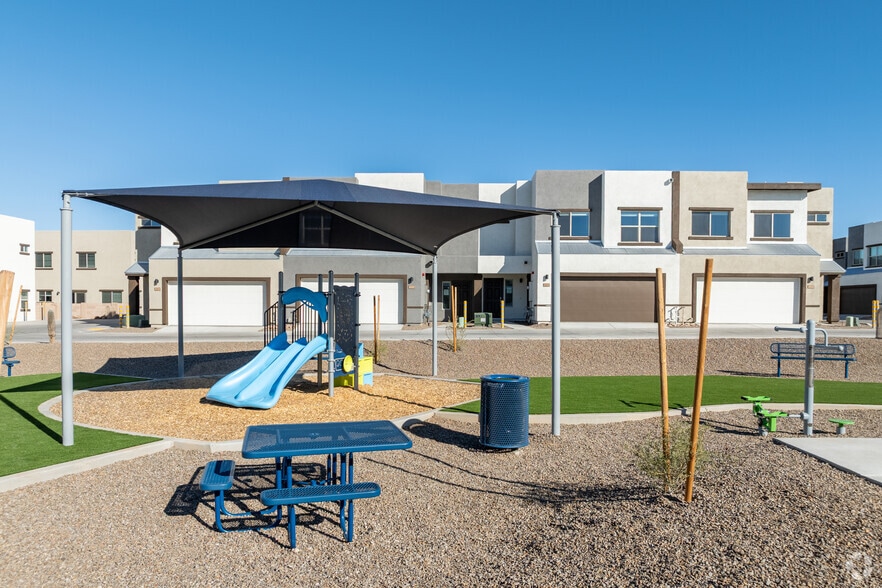 Building Photo - Cortaro Point