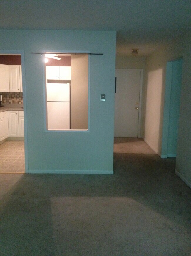 Entryway and kitchen - 1730 State St