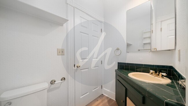 Building Photo - Updated 2-Bed Victorian Main-Floor Living with Stained Glass & Jetted Tub