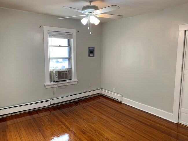 Building Photo - 307 Orange Rd