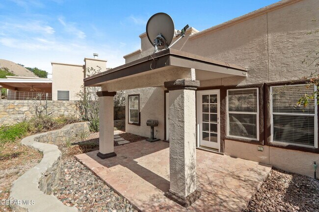 Building Photo - 205 N Alto Mesa Dr
