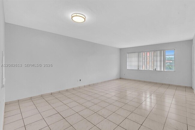 Building Photo - 1540 NE 191st St