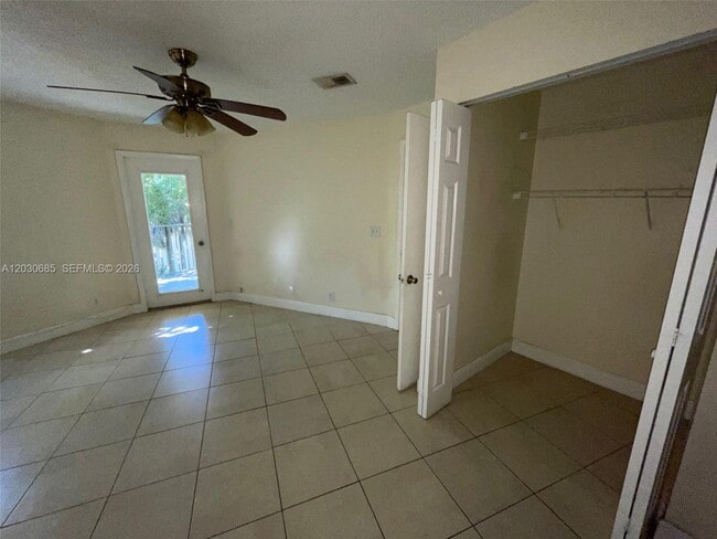 Building Photo - 9999 Summerbreeze Dr