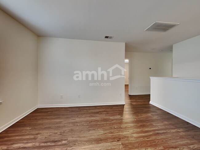 Building Photo - 614 Redbud Ln