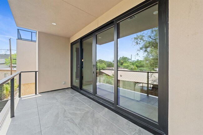 Building Photo - 1403 Barton Hills Dr