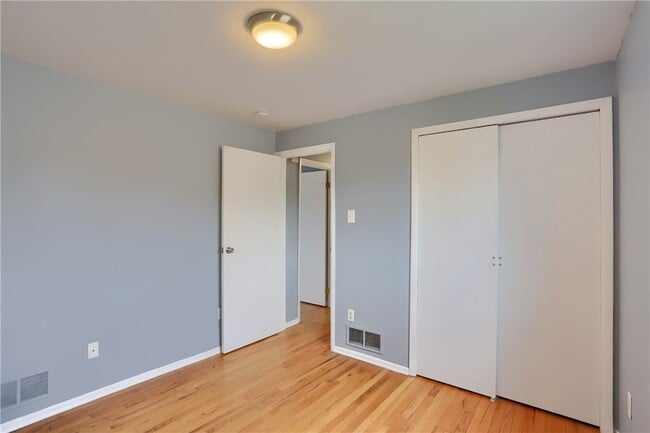 Building Photo - 440 Brierly Ln
