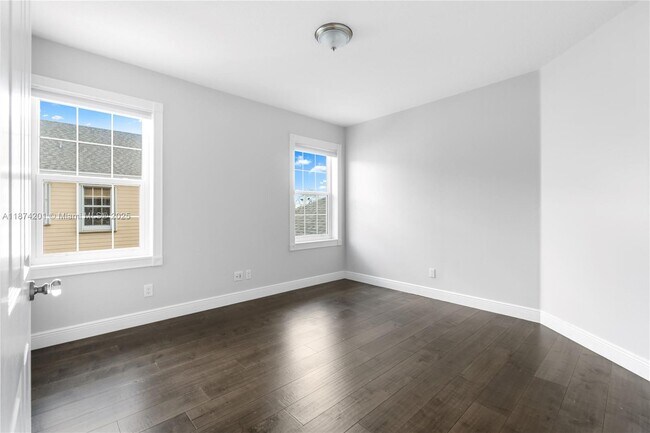 Building Photo - 118 Barbados Dr