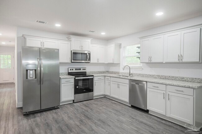 Building Photo - 3304 Bonfire Dr
