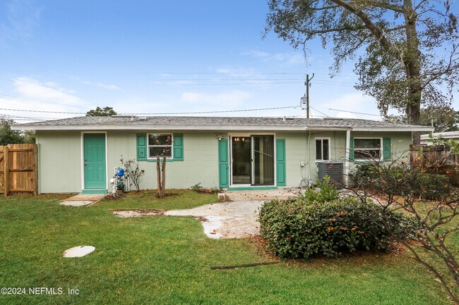 Building Photo - 303 Renne Dr N