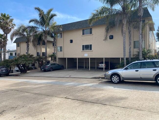 Building Photo - 2/2 Condo with Laundry and 2-Car Parking