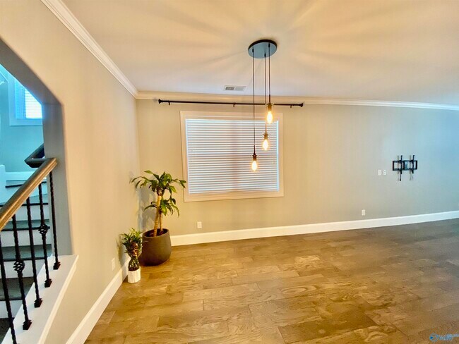Building Photo - 1111 Pegasus Dr NW
