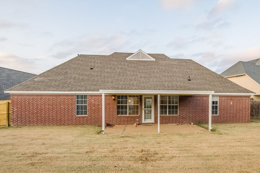Building Photo - 9893 Farmyard Dr