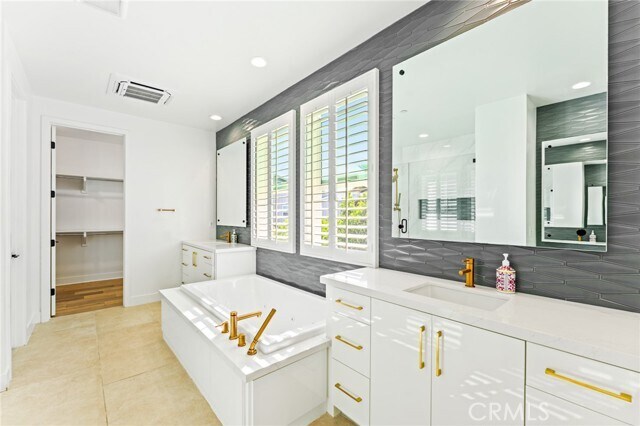 Building Photo - 2116 Cresta Dr