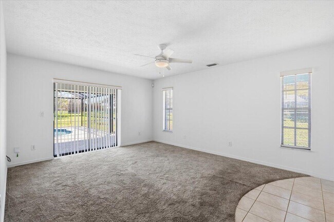 Building Photo - 1902 SE Gaskins Cir