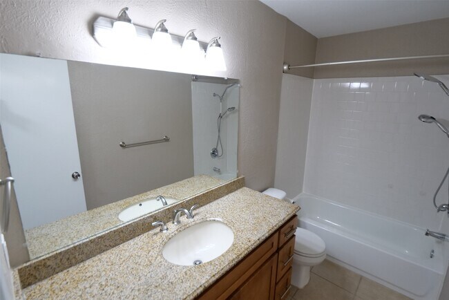 Building Photo - 915 Comstock Springs Dr