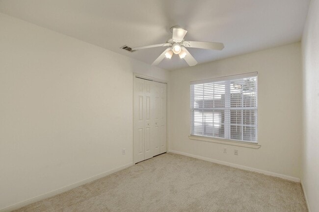 Building Photo - 1909 Winsted Ln