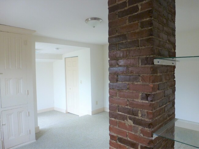 Building Photo - 111 N Winooski Ave