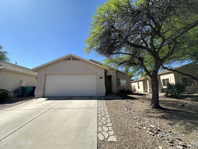 Primary Photo - 8673 S Desert Dove Dr