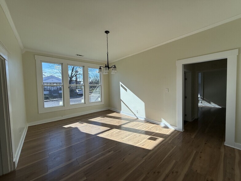 Building Photo - 1371 Ridgeway St