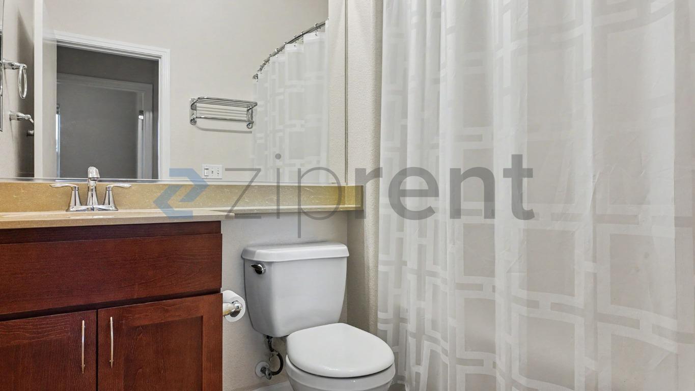 Building Photo - Unit