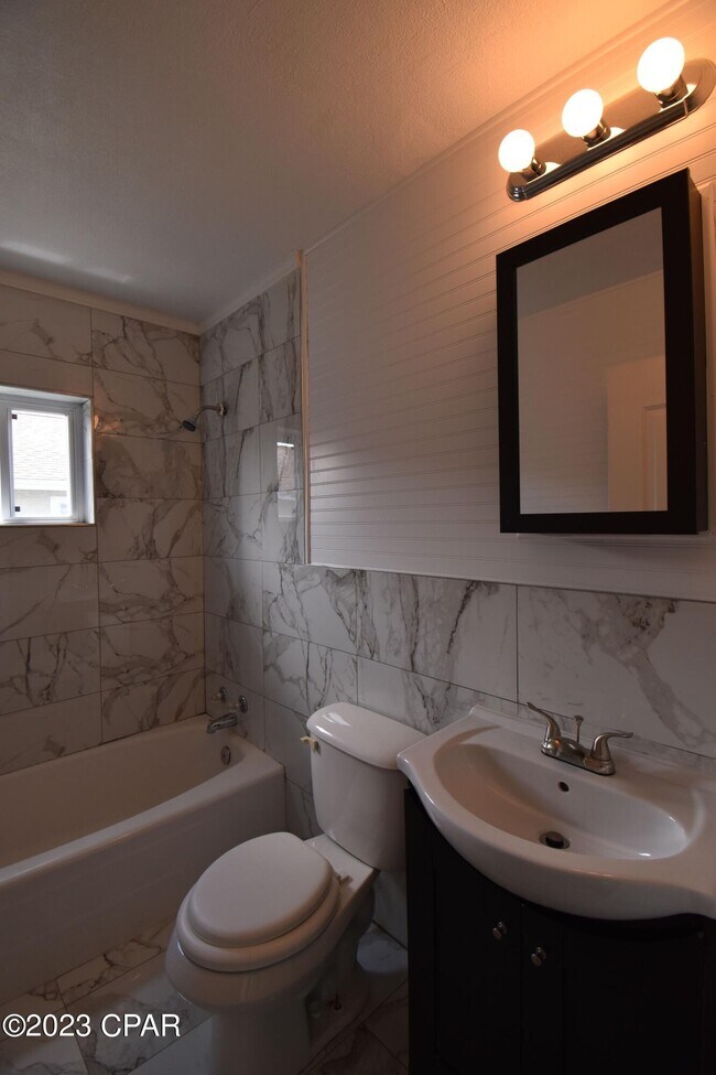 Building Photo - 1815 Arthur Ave