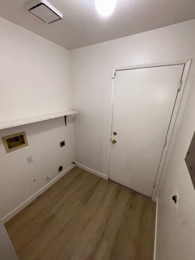 Building Photo - Beautiful 3 Bedroom, 2 Bath Single Story Oakley Home