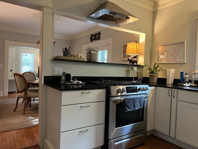 Building Photo - 3520 Lee Ave