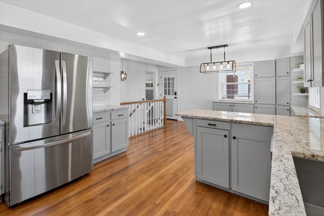 Building Photo - Stunning 4 bed + office, 4 bath rental home in Damascus!