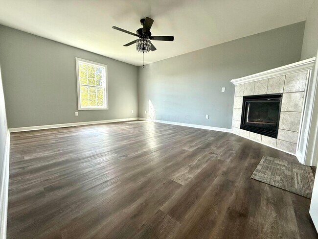 Building Photo - 9465 Santa Clara Cir