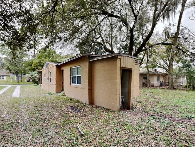 Building Photo - 3BR/1.5BA Home in Jacksonville FL w/ Spacious Yard