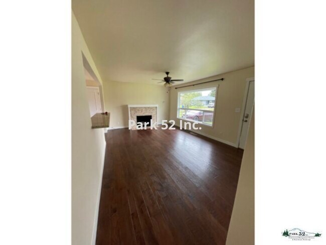 Building Photo - 7022 S Thompson Ave