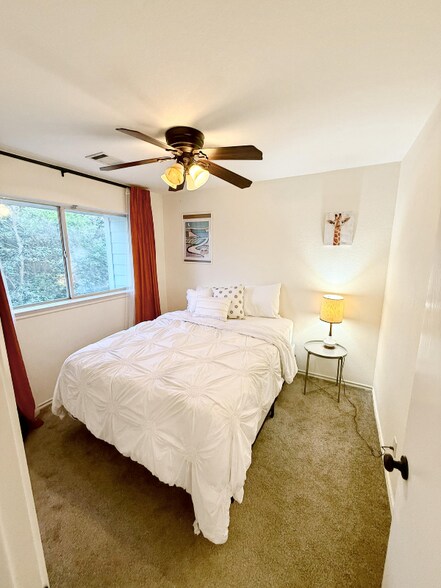 Building Photo - 11719 Bell Ave