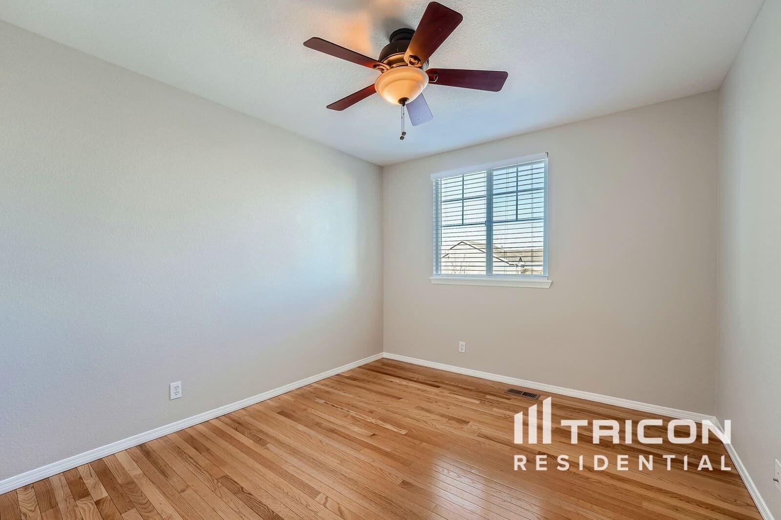 Building Photo - 1220 Sunset Way