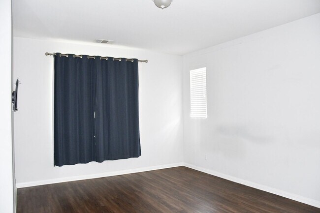 Building Photo - 3225 Donovan Ranch Rd