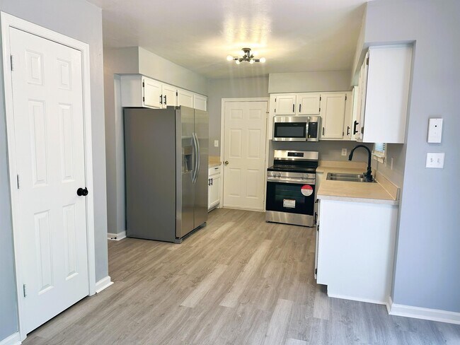 Building Photo - 234 Jonathans Way